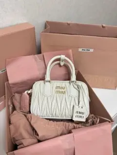 miu miu ショルダーバッグ ホワイト