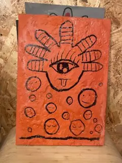 オレンジ色の抽象画 目と手のキャラクター