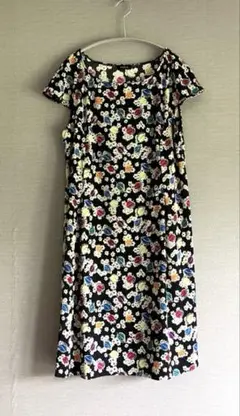 美品【TABASA】36サイズ・ストレッチ有ポリエステル100%半袖柄チュニック