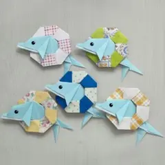 折り紙　夏の壁面飾り【イルカとうきわ】