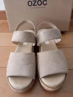 極美品 ベージュ サンダル