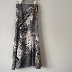 美品　モノクロ花柄スカート Fサイズ