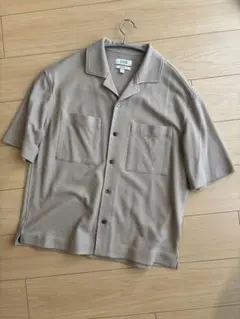ベージュ オープンカラー 半袖シャツ