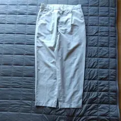 GU白スラックスパンツ
