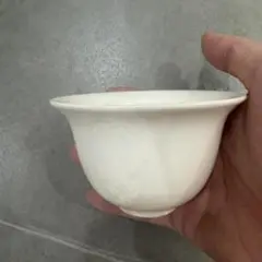白い陶器製丸型茶碗2323