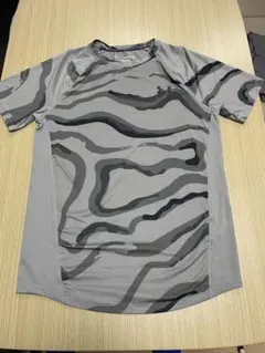 Under Armour グレー 迷彩柄 Tシャツ　メンズ　mサイズ