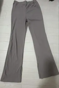 リブ編みくすみピンク フレアパンツ