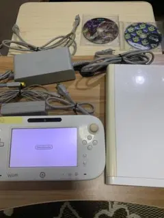【すぐに遊べる】任天堂　WiiU 32GB ③ 初期化済　おまけソフト2個付