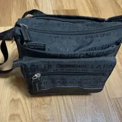 ショルダーバッグ　黒　たっぷり収納　ポケット多い　ファフナー付き