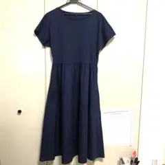 未使用品。ユニクロ濃紺の綿100%のロングフレアワンピース