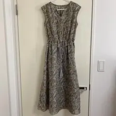B.C STOCK シンプリシティエ　スパンローンプリントワンピース