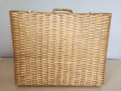 バスケット・トランク　破れと汚れあり