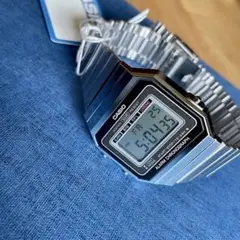 カシオ　デジタル腕時計　新品　国内未発売モデル　レトロモダンデザイン