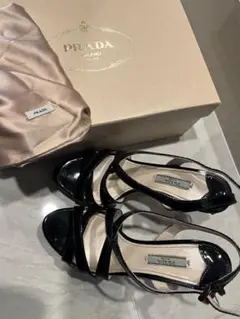 Prada 黒エナメルプラットフォームサンダル