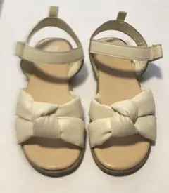 H&M キッズサンダル　18cm アイボリー白 ストラップ付き