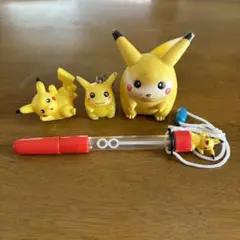 ポケモン　てのひらピカチュウ　キーホルダー　指輪　シャボン玉ペン