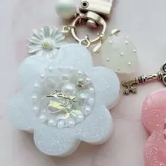 ♡お花のシェイカーキーホルダー♡ 白