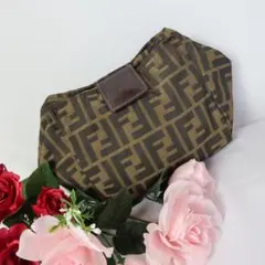 b663 FENDI 美品! ポーチ ズッカ柄 小物入れ フェンディ