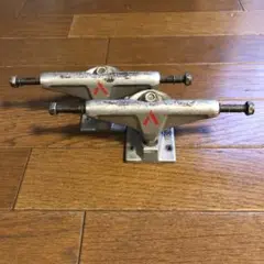Venture Trucks ベンチャートラック