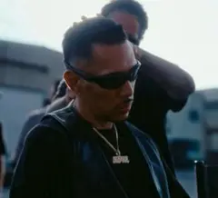io着用OAKLEYサングラス