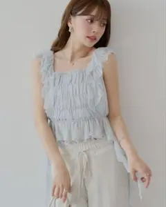 タグ付き[新品未使用]chicoフリル付きライトブルーノースリーブトップス
