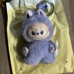 ラブブ　ポップマート　イニシャル　？　はてな