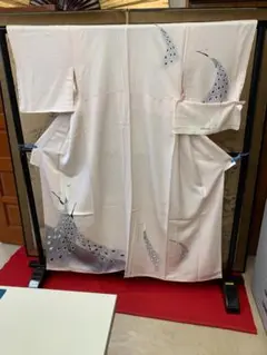 正絹 緞子織り 薄藤色に孔雀柄 附下 袷 着物