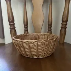 しっかりとしたバスケットです。パンやおやつ入れに最適です。