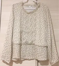 【新品・未使用】リボン柄レディース　ブラウス　値下げしました！