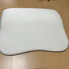 セール中　ニトリ　肩首背中も支える枕