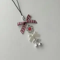 【No.212】ビーズキーホルダー　ビーズストラップ　リボン　赤　さくらんぼ
