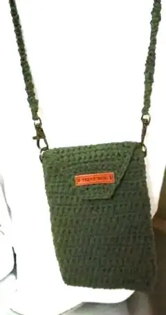 マクラメヤーンのハンドメイド オリーブグリーン スマホショルダー