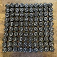 ペットボトルキャップ　サントリー　黒色　100個⑦