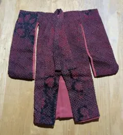飾り物　ミニチュア赤と黒のちりめん花柄和服