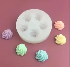 【1点限り】ハンドメイド　シリコンモールド　レジン 《クリームキューブ》