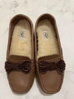 UGG