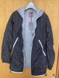 DUVETICAの新品パーカー付きブルゾンです。