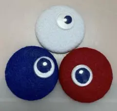 ✨目玉が動く！フェルト地のかわいいカラフルな缶バッジ３個セット