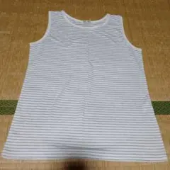 白とグレーのストライプノースリーブトップス