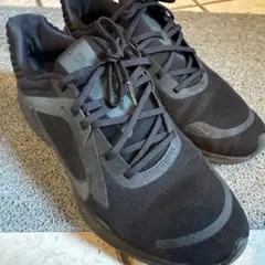 メッシュ ブラック ランニングシューズ