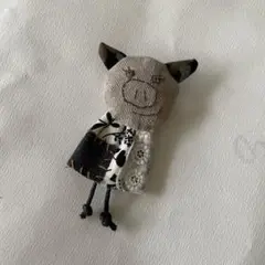 ハンドメイド　ブタちゃん　ブローチ