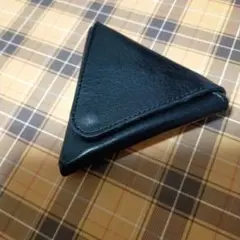 三角型小銭入れ 革製