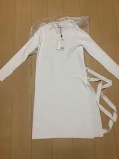 ベイジホワイトワンピースサイズ4新品未使用