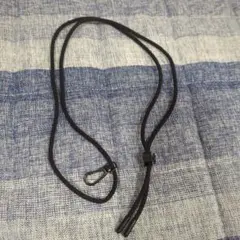 黒のストラップ カラビナ付き