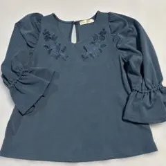 刺繍入りダークブルーチュニック