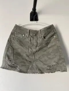 アメリカンイーグル　ダメージミニスカート　カーキ　カモフラ柄