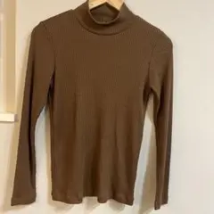 【UNIQLO】 ブラウン タートルネック 長袖