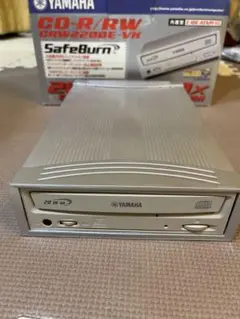 YAMAHA CRW-F1E ＆ 外付けケース(USB2.0) YAMAHA CRW-F1E ＆ 外付けケース(USB2.0) YAMAHA CRW-F1E ＆ 外