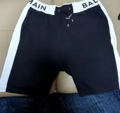 BALMAIN ブラックショートパンツ