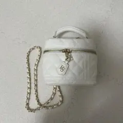 Riu バニティバッグ Quilting vanity bag ホワイト Riu バニティバッグ 波うっ Quilting vanity bag ホワイト